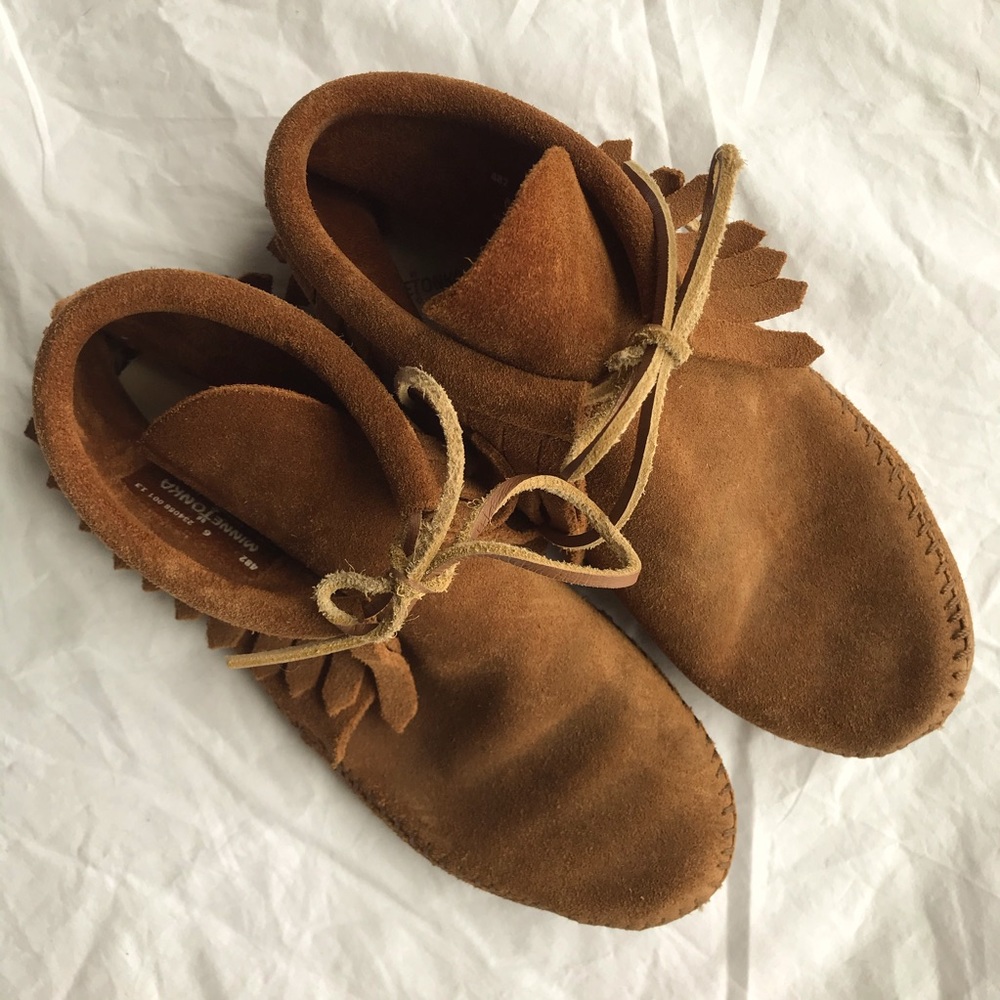 Minnetonka Classic Fringe Softsole Boot